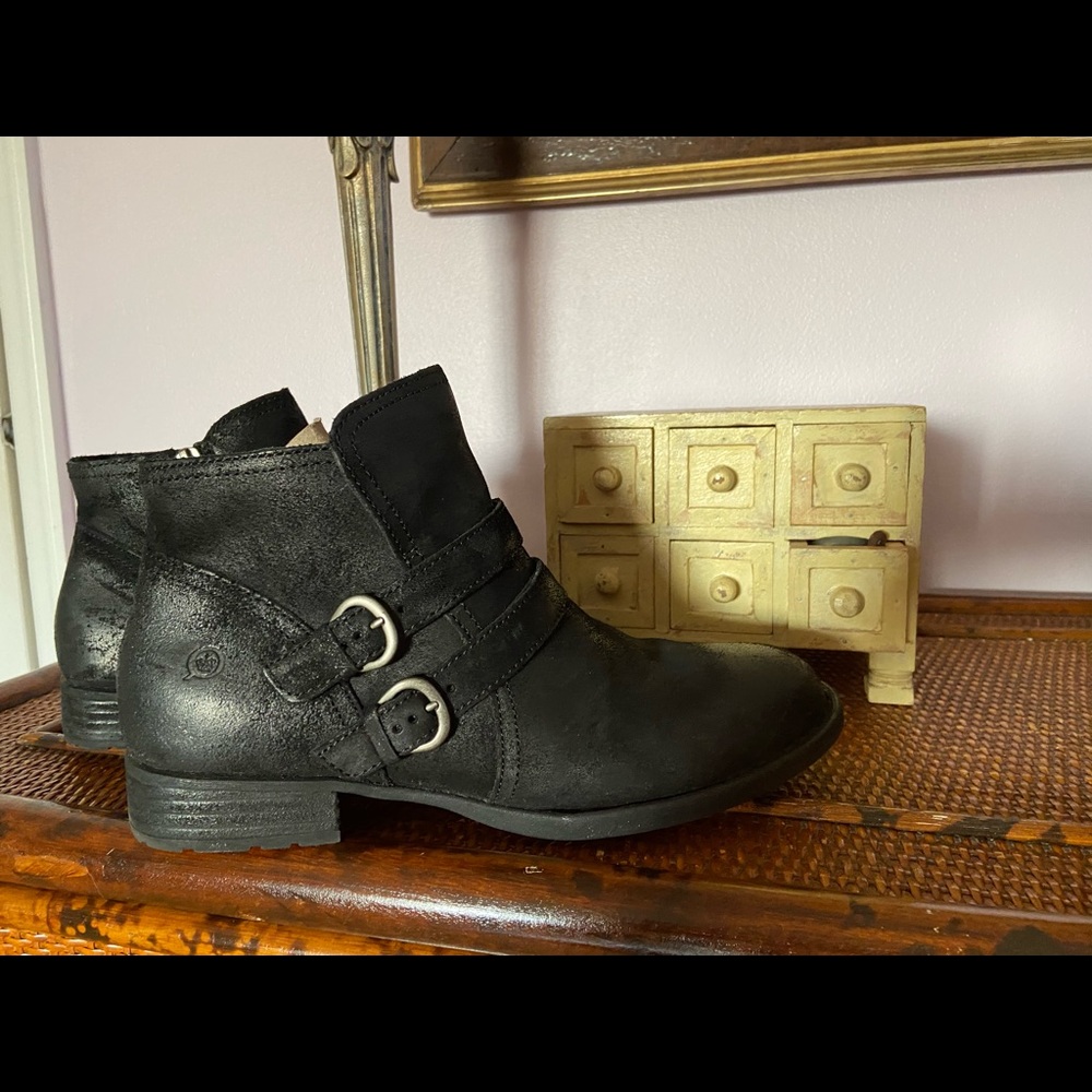 Pirlo distressed leather ankle boot in black
